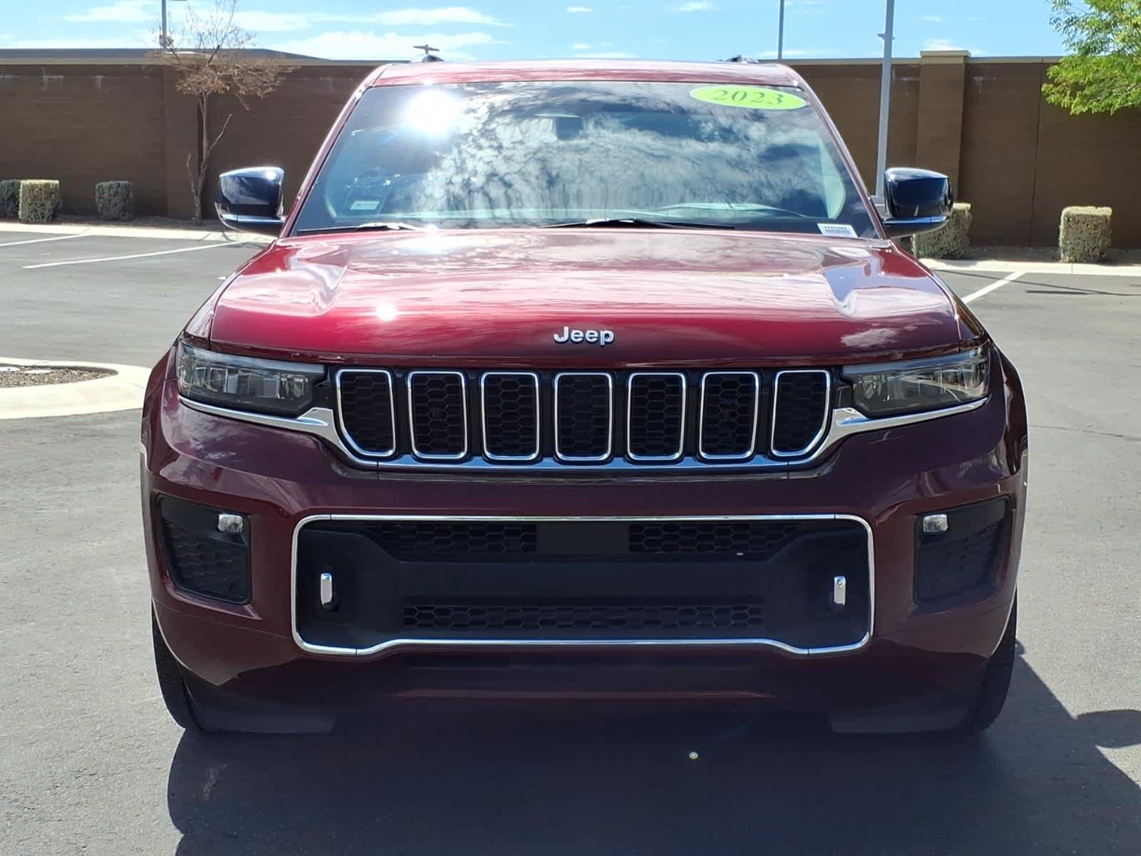 Used 2023 Jeep Grand Cherokee Overland AWD/4WD image 2