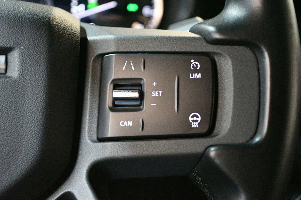 Used 2023 Land Rover Defender 110 X-Dynamic SE image 41