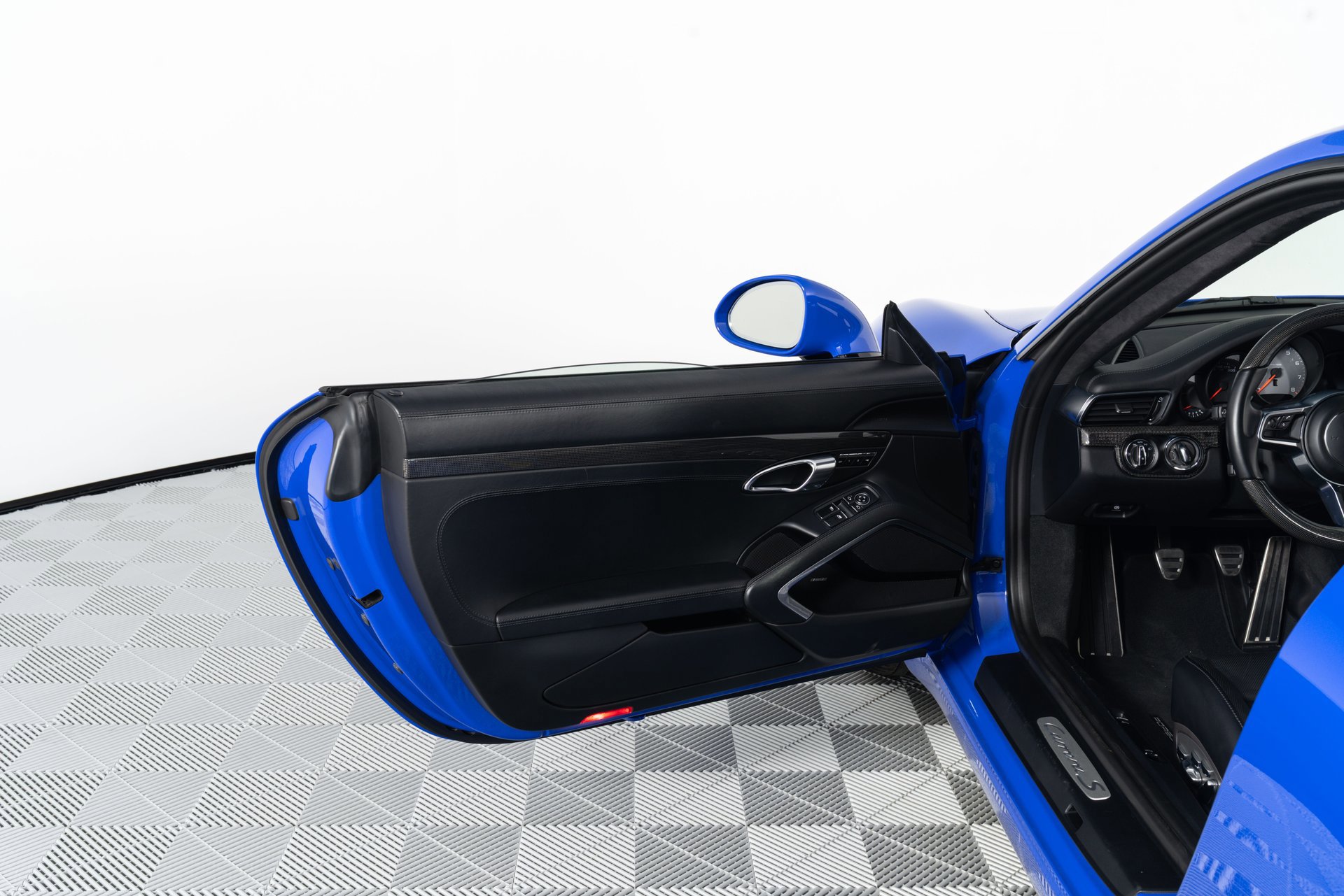 Used 2017 Porsche 911 Carrera S image 9