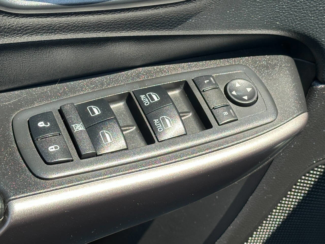 Used 2019 Jeep Cherokee Limited image 11