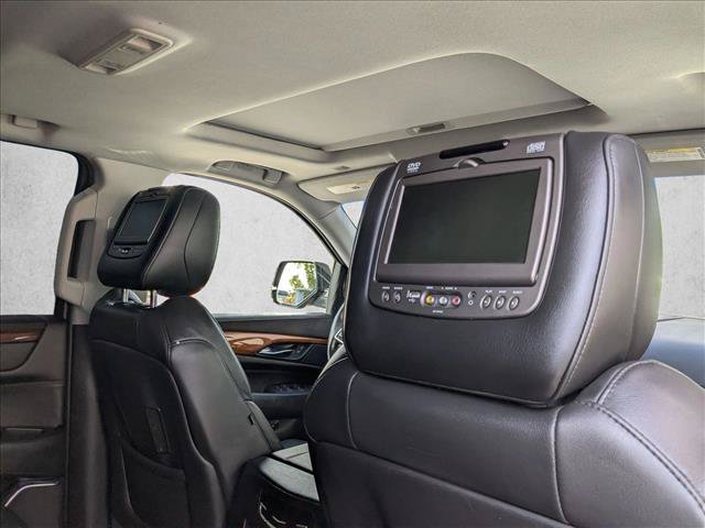 Used 2016 Cadillac Escalade Luxury AWD/4WD image 25