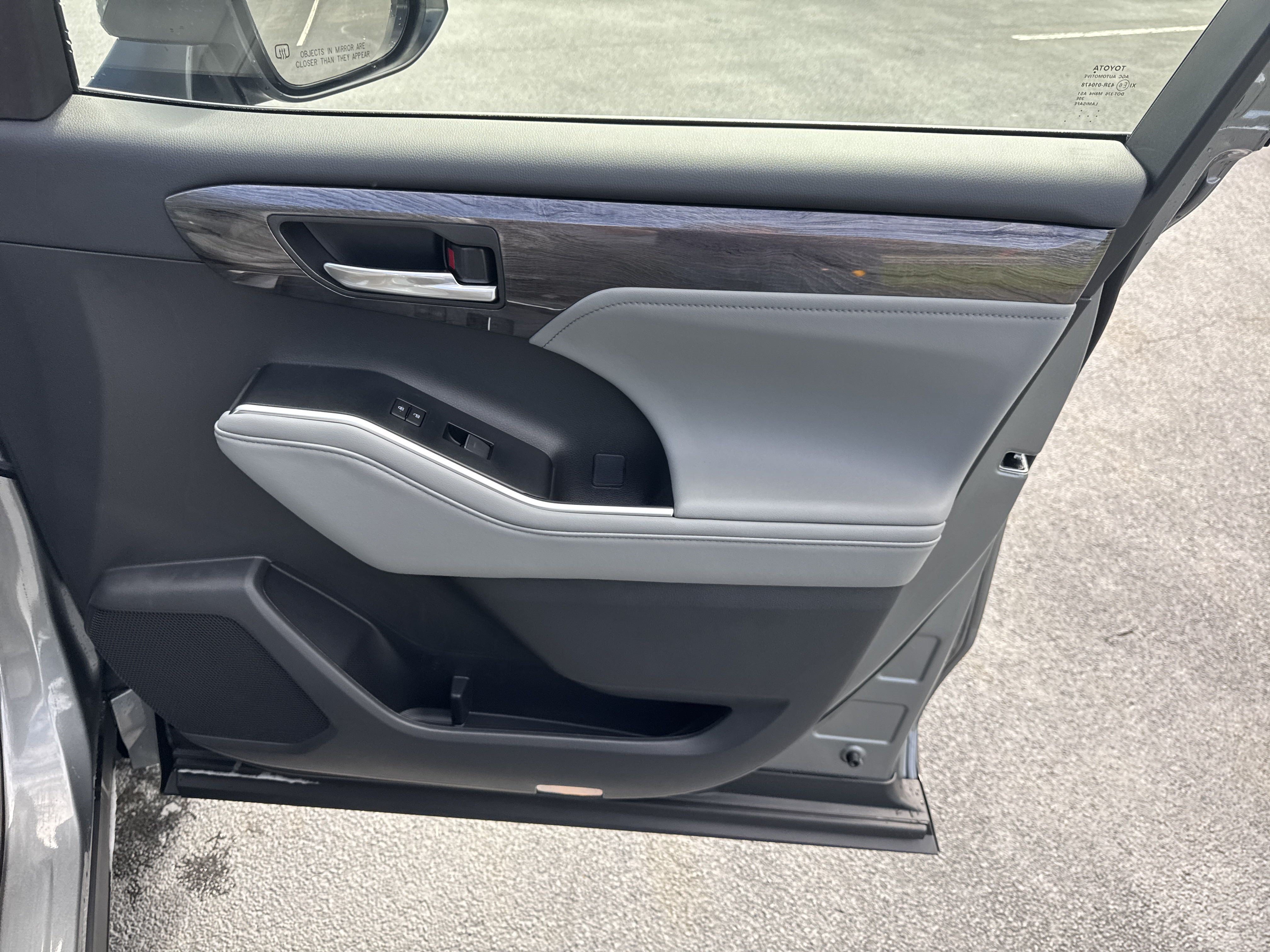 New 2025 Toyota Highlander Platinum AWD/4WD image 40