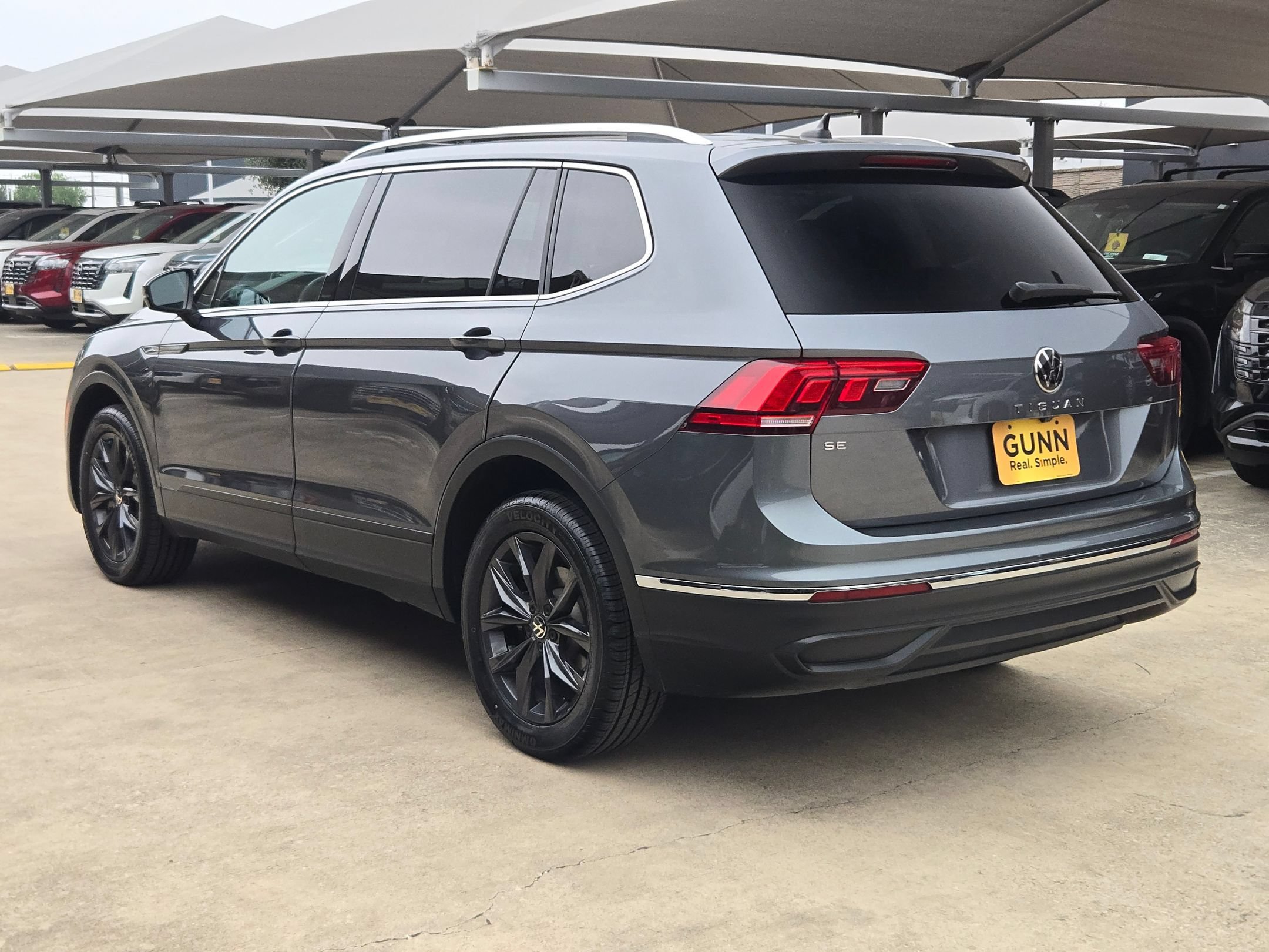 Used 2022 Volkswagen Tiguan SE FWD image 5