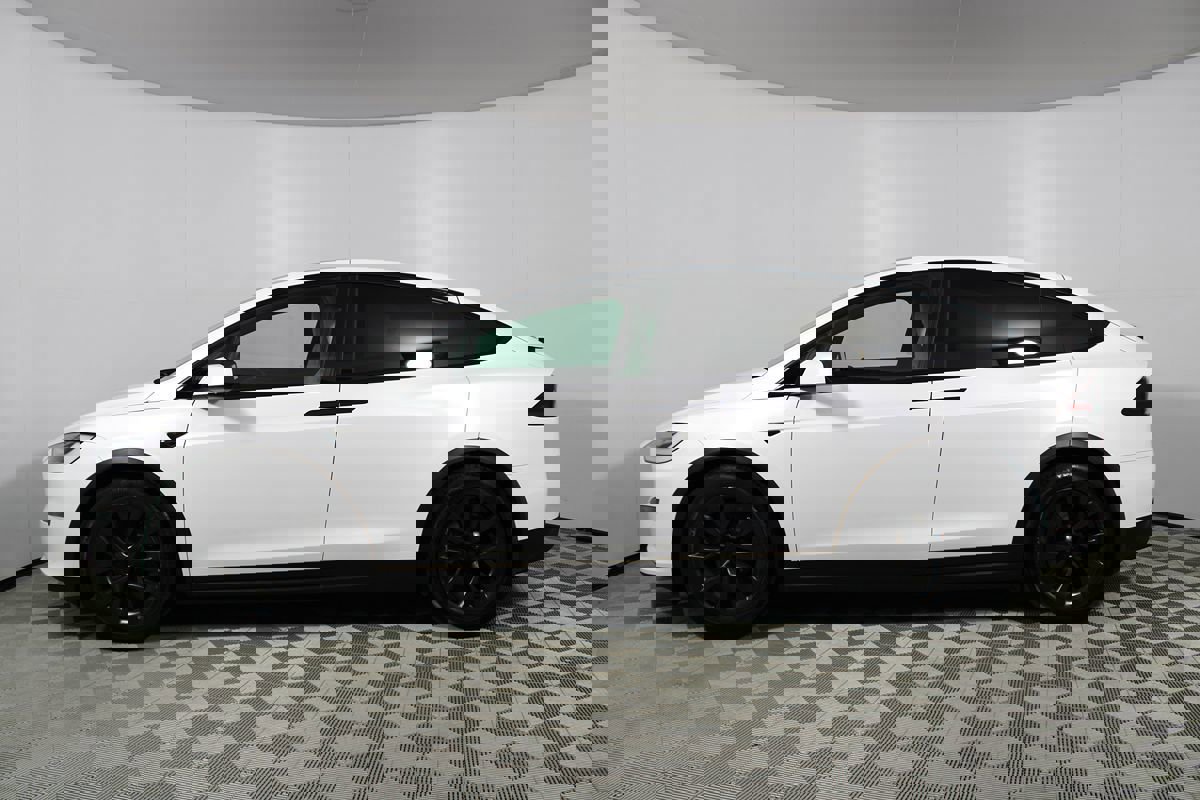 Used 2022 Tesla Model X Plaid image 34