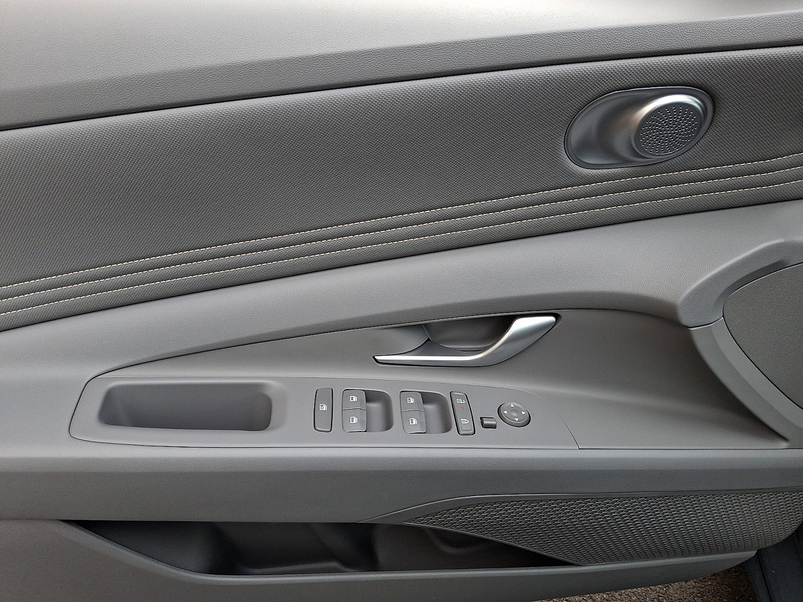 Certified 2025 Hyundai Elantra Sport FWD image 12