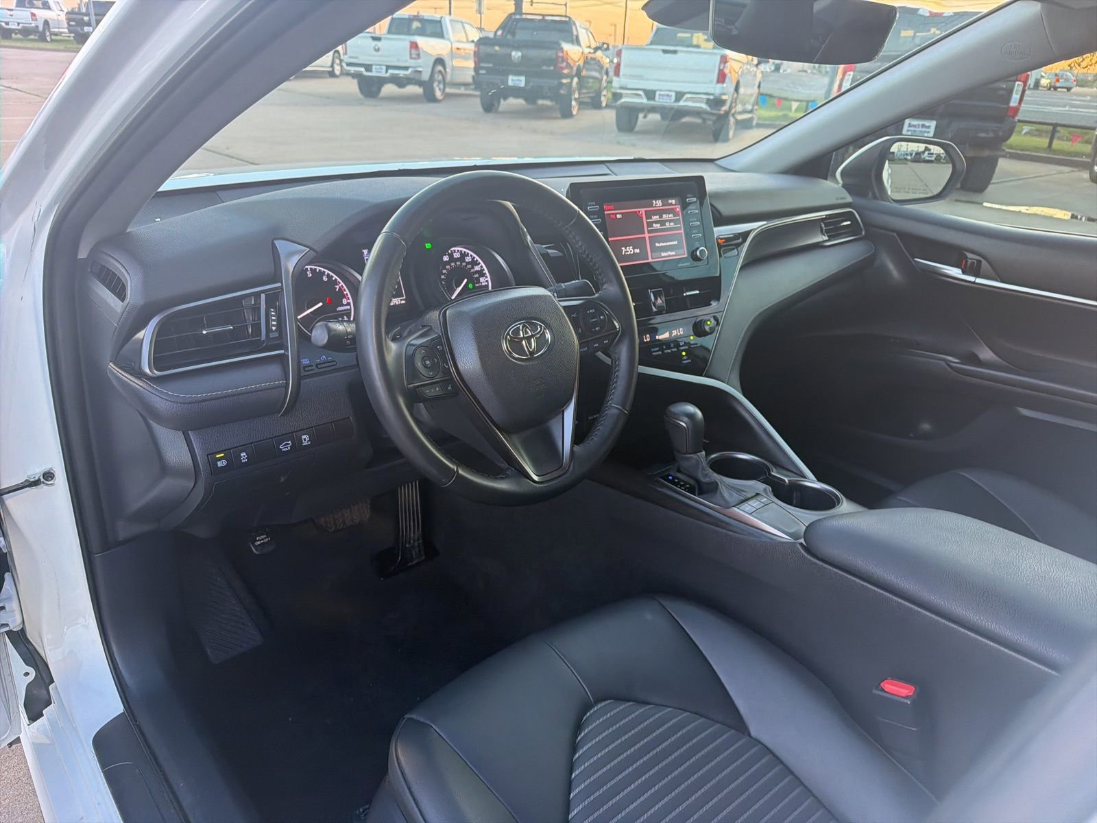 Used 2023 Toyota Camry SE FWD image 10