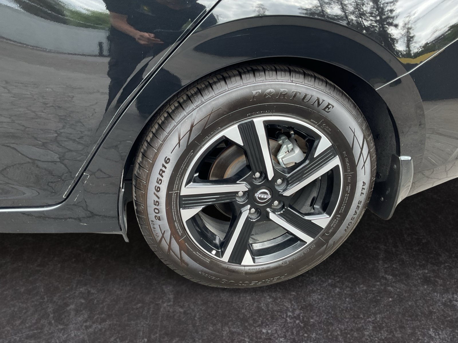 Used 2025 Nissan Sentra SV FWD image 9
