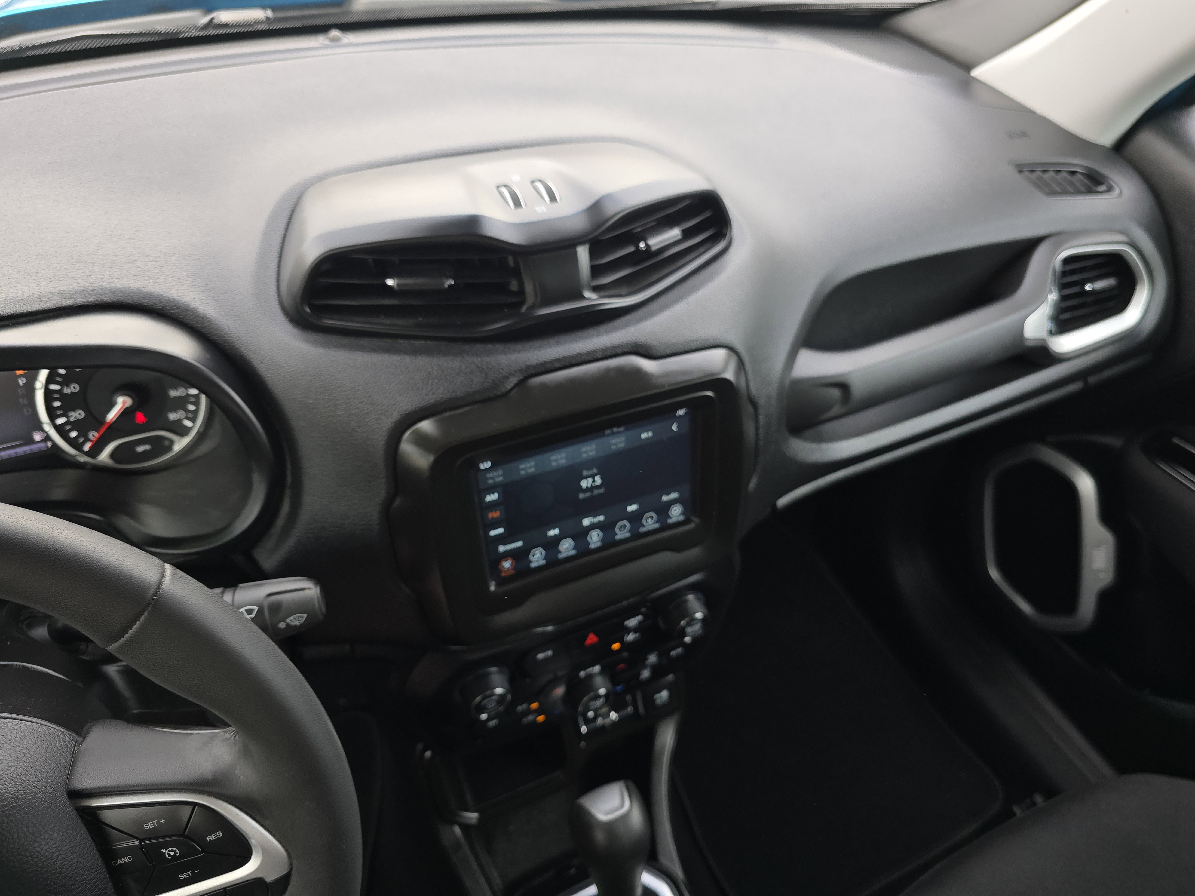 Used 2021 Jeep Renegade Latitude image 28