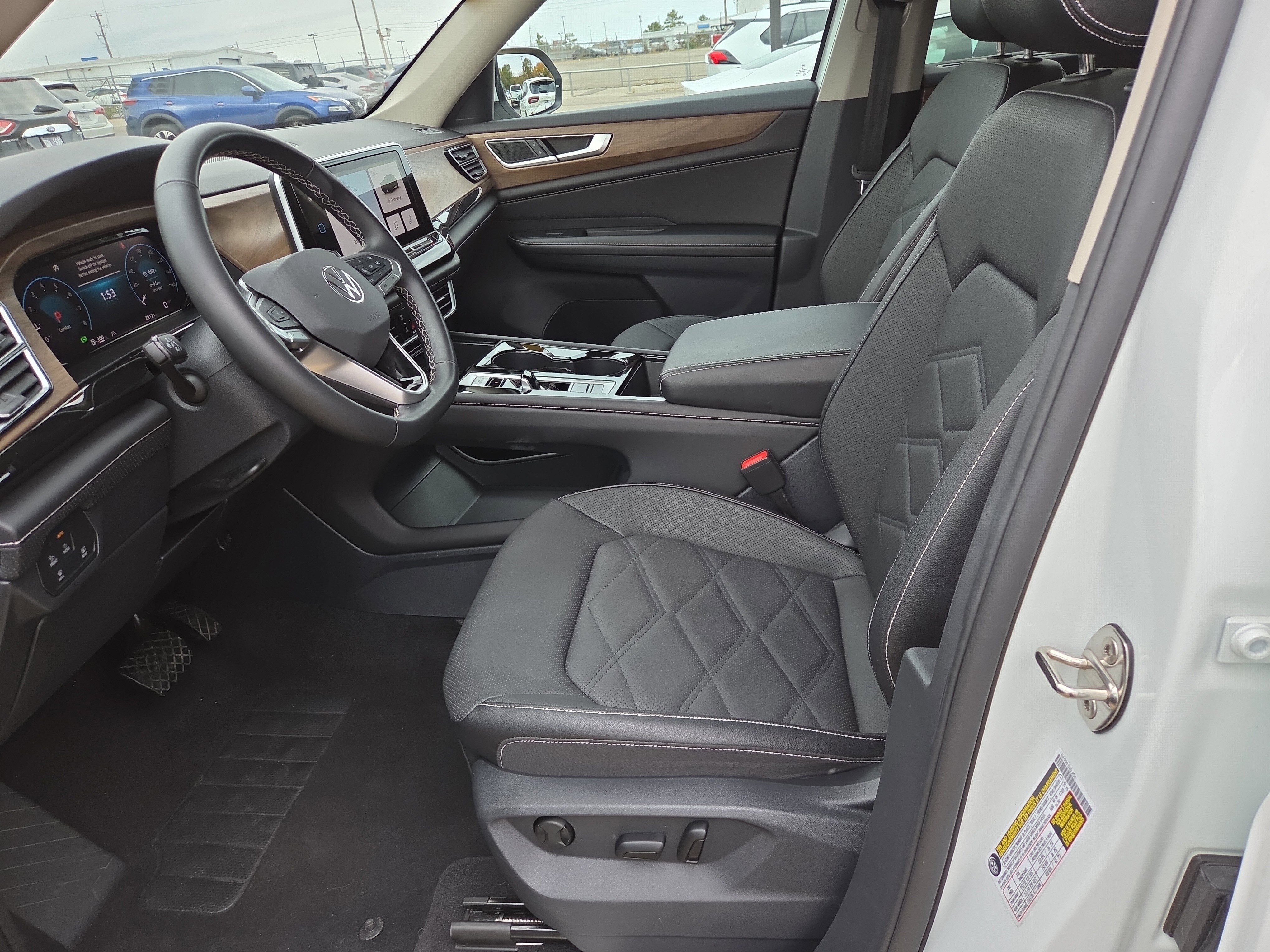 Certified 2025 Volkswagen Atlas SE image 5