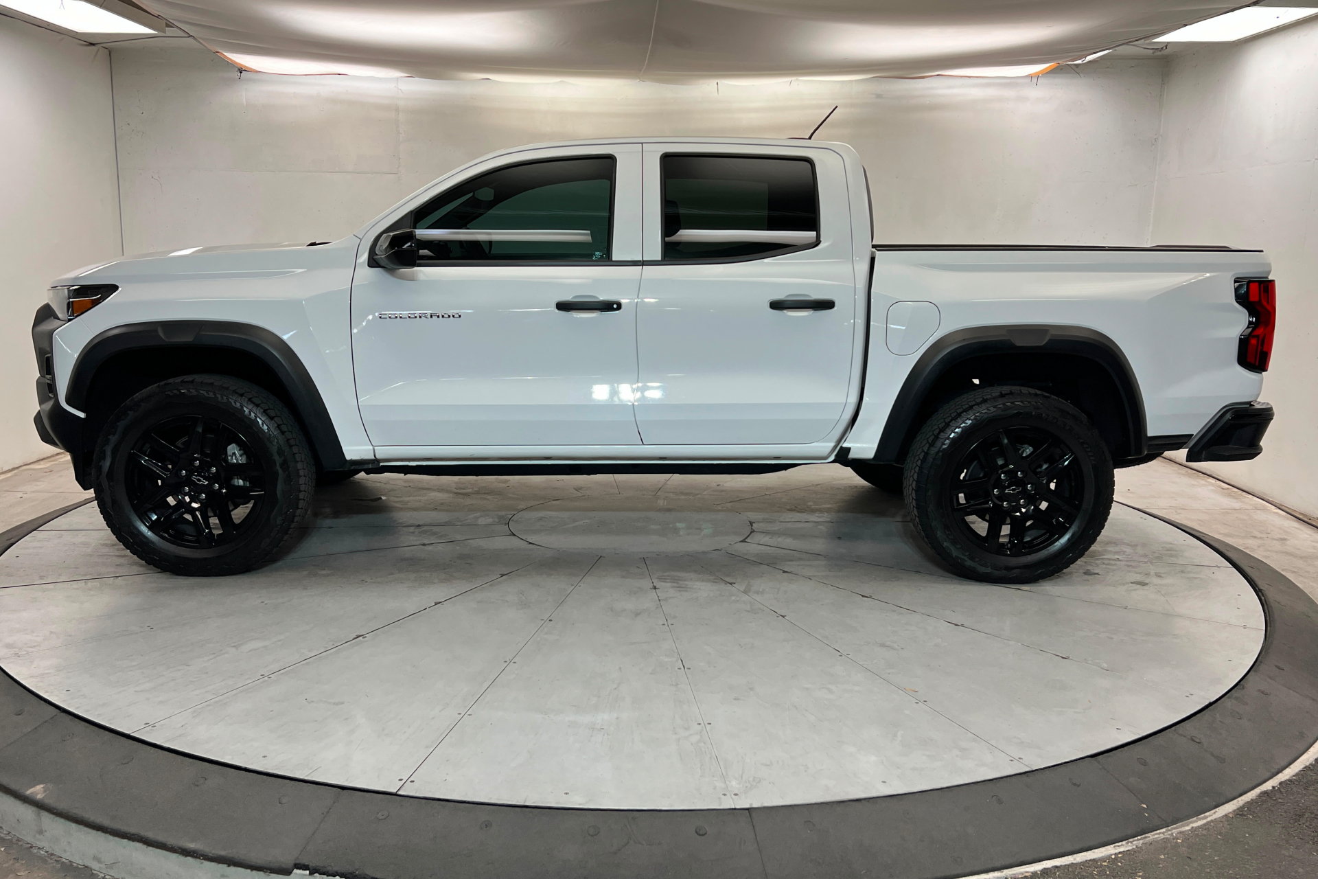 Used 2024 Chevrolet Colorado Trail Boss w/ Advanced Trailering Package AWD/4WD image 2