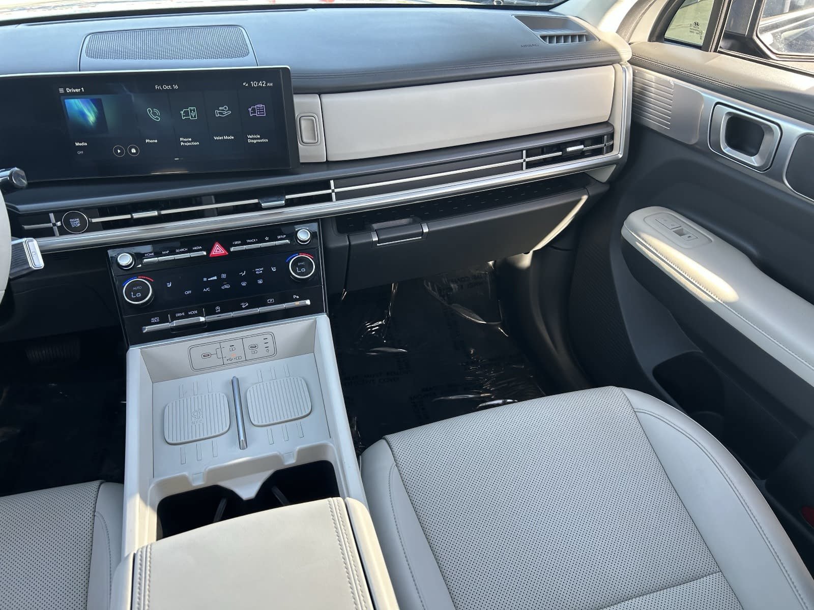 Used 2025 Hyundai Santa Fe SEL FWD image 19
