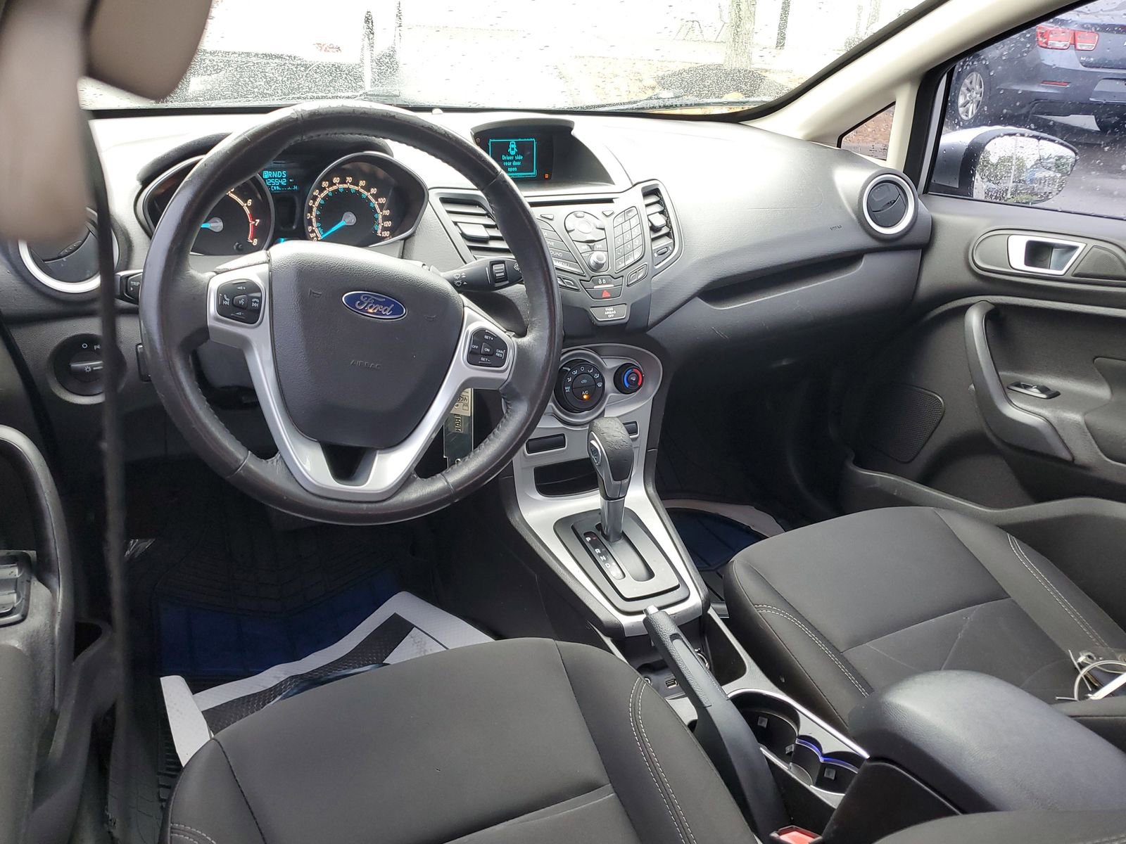 Used 2015 Ford Fiesta SE FWD image 8