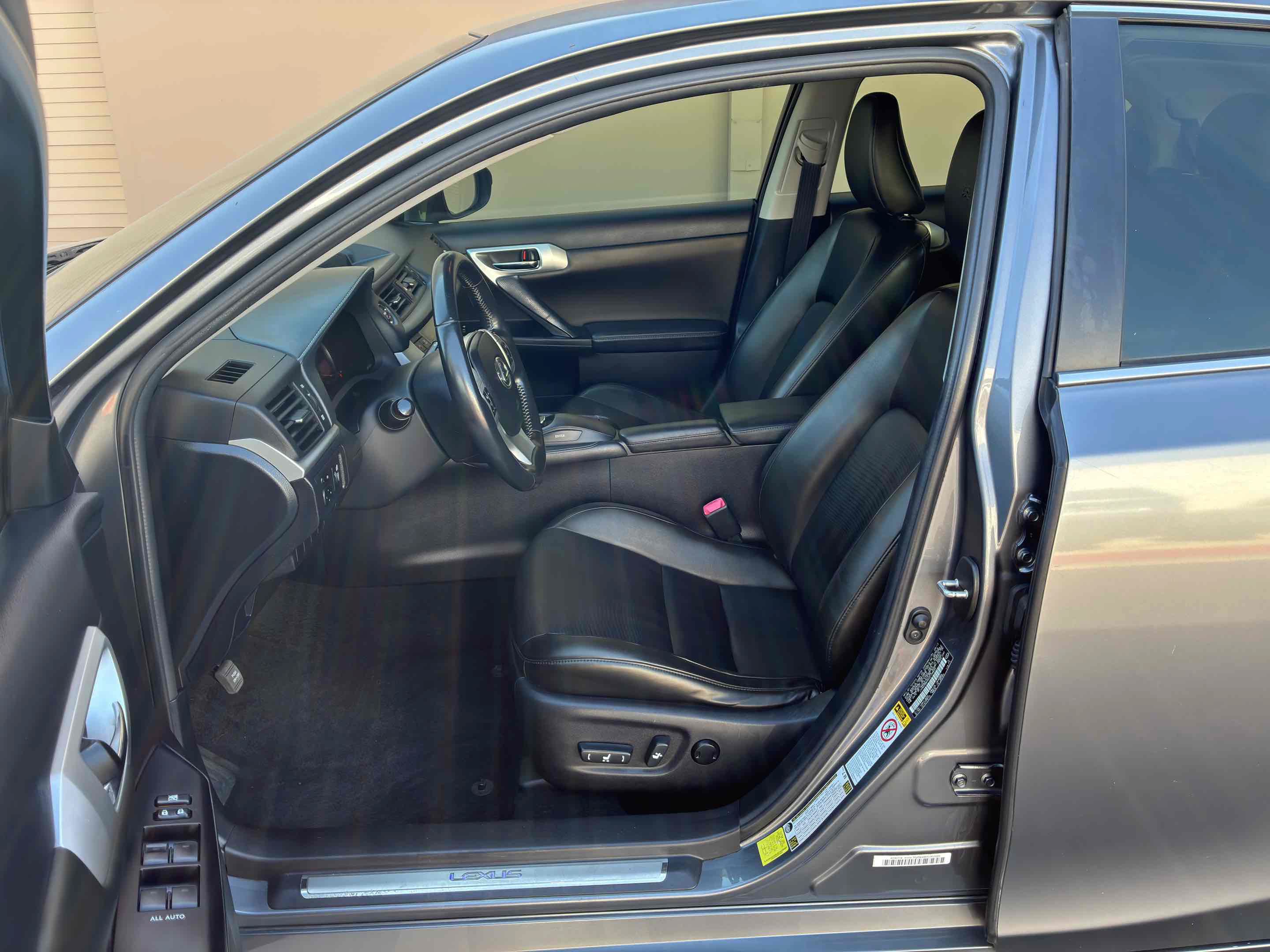 Used 2013 Lexus CT 200h w/ Premium Pkg w/Navigation FWD image 25
