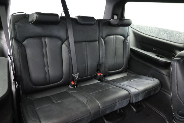 Used 2025 Jeep Wagoneer Series II AWD/4WD image 9
