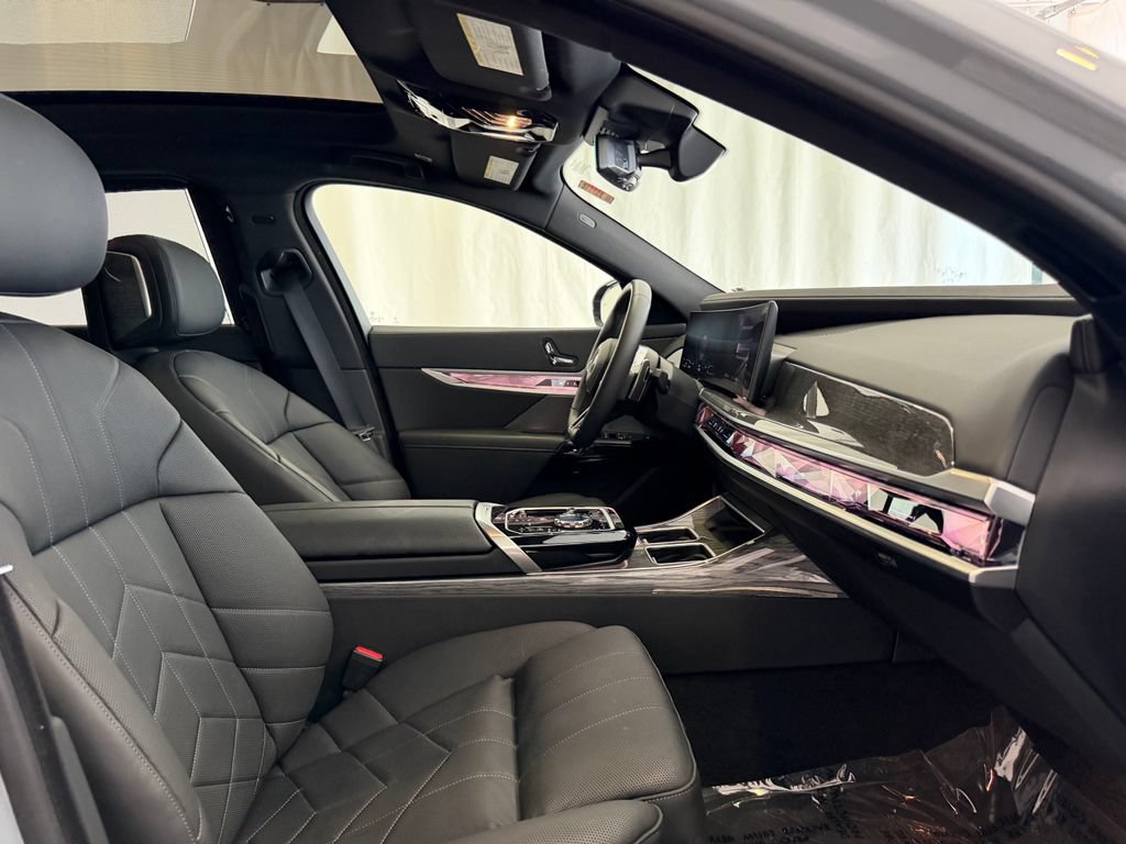 Used 2024 BMW 760i xDrive w/ Premium Package 2 AWD/4WD image 16