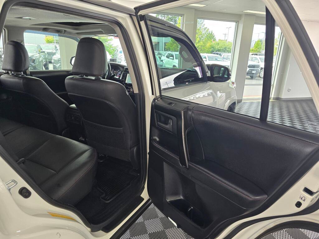 Used 2021 Toyota 4Runner TRD Off-Road Premium w/ Moonroof Package AWD/4WD image 38