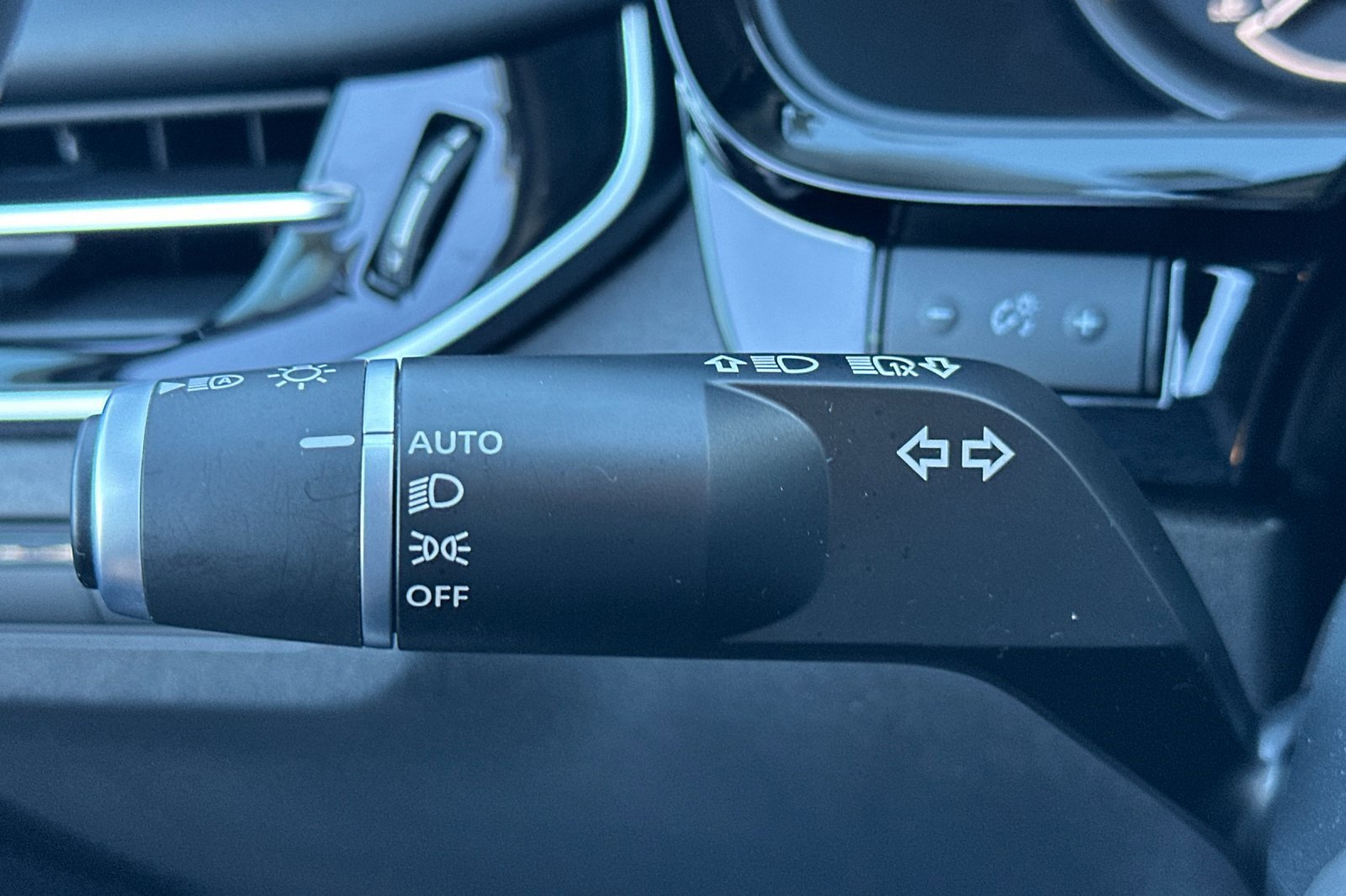 Used 2025 INFINITI QX60 Pure image 40