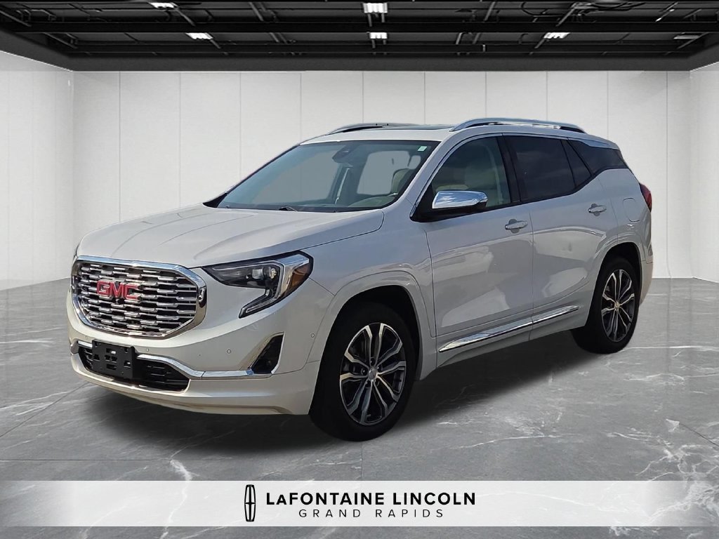 Used 2020 GMC Terrain Denali w/ Denali Premium Package AWD/4WD image 1
