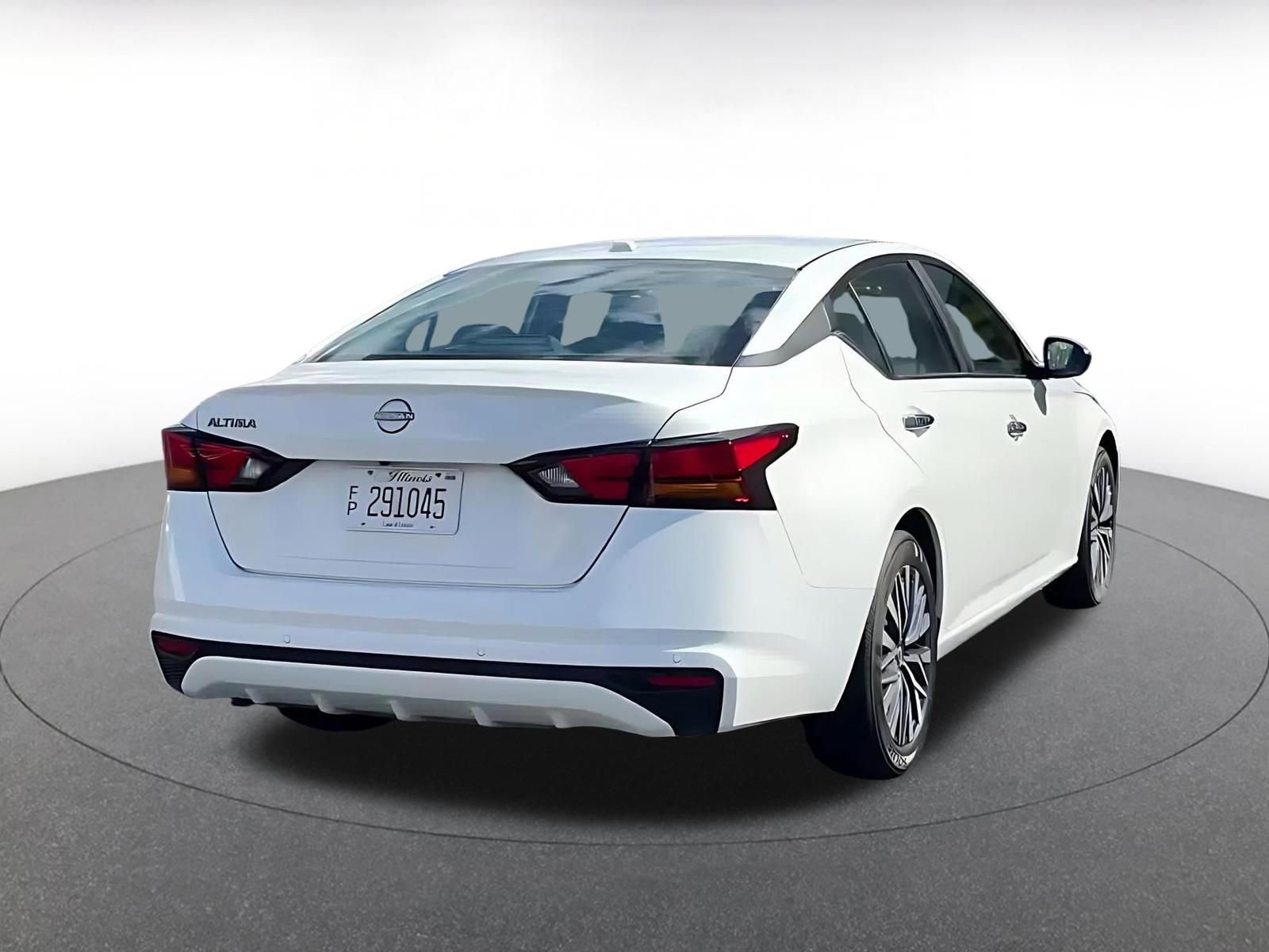 Used 2025 Nissan Altima 2.5 SV FWD image 14