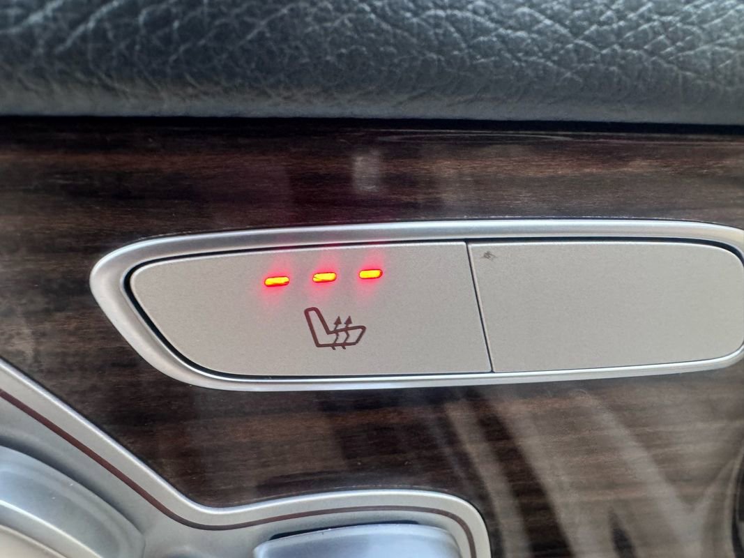 Used 2020 Mercedes-Benz GLC 300 4MATIC w/ Exterior Lighting Package image 11