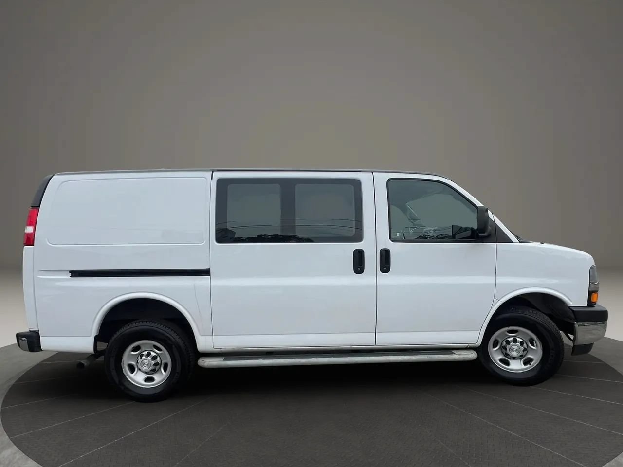 Used 2021 Chevrolet Express 2500 w/ Driver Convenience Package RWD image 6
