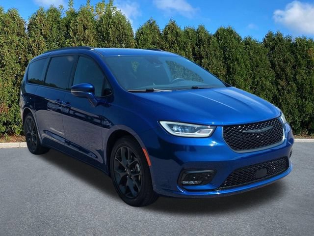 Used 2021 Chrysler Pacifica Touring-L w/ Uconnect Theater Family Group FWD image 3