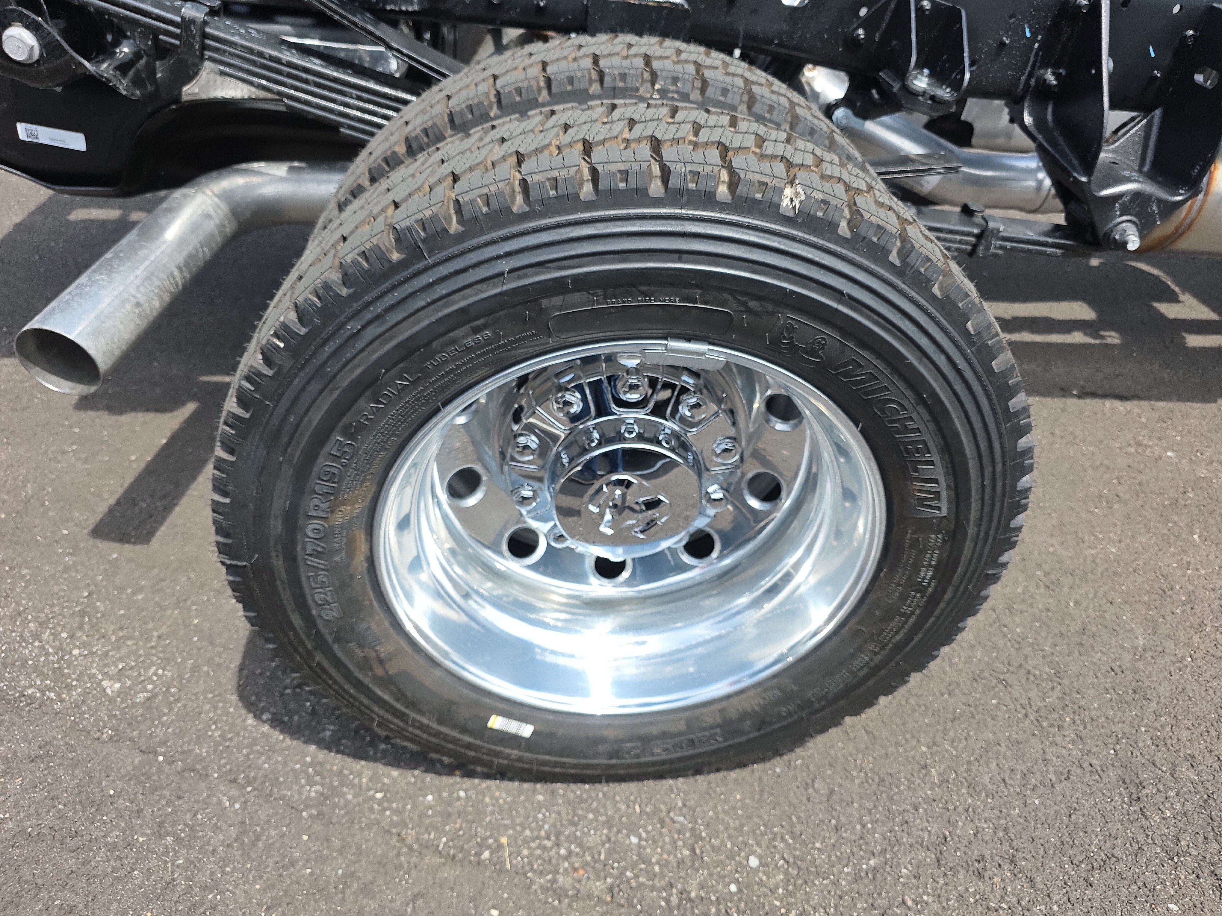 New 2026 RAM 5500 4x4 Crew Cab w/ Laramie Trim Package image 33