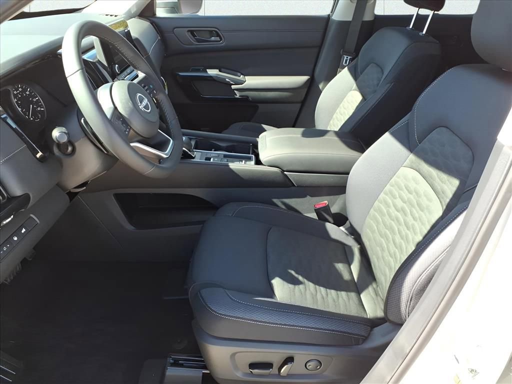 New 2025 Nissan Pathfinder SV image 14