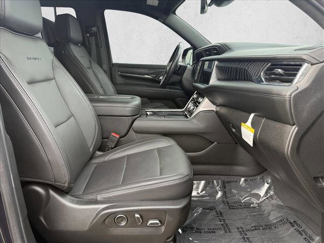 Used 2023 GMC Yukon Denali w/ Denali Reserve Package image 11