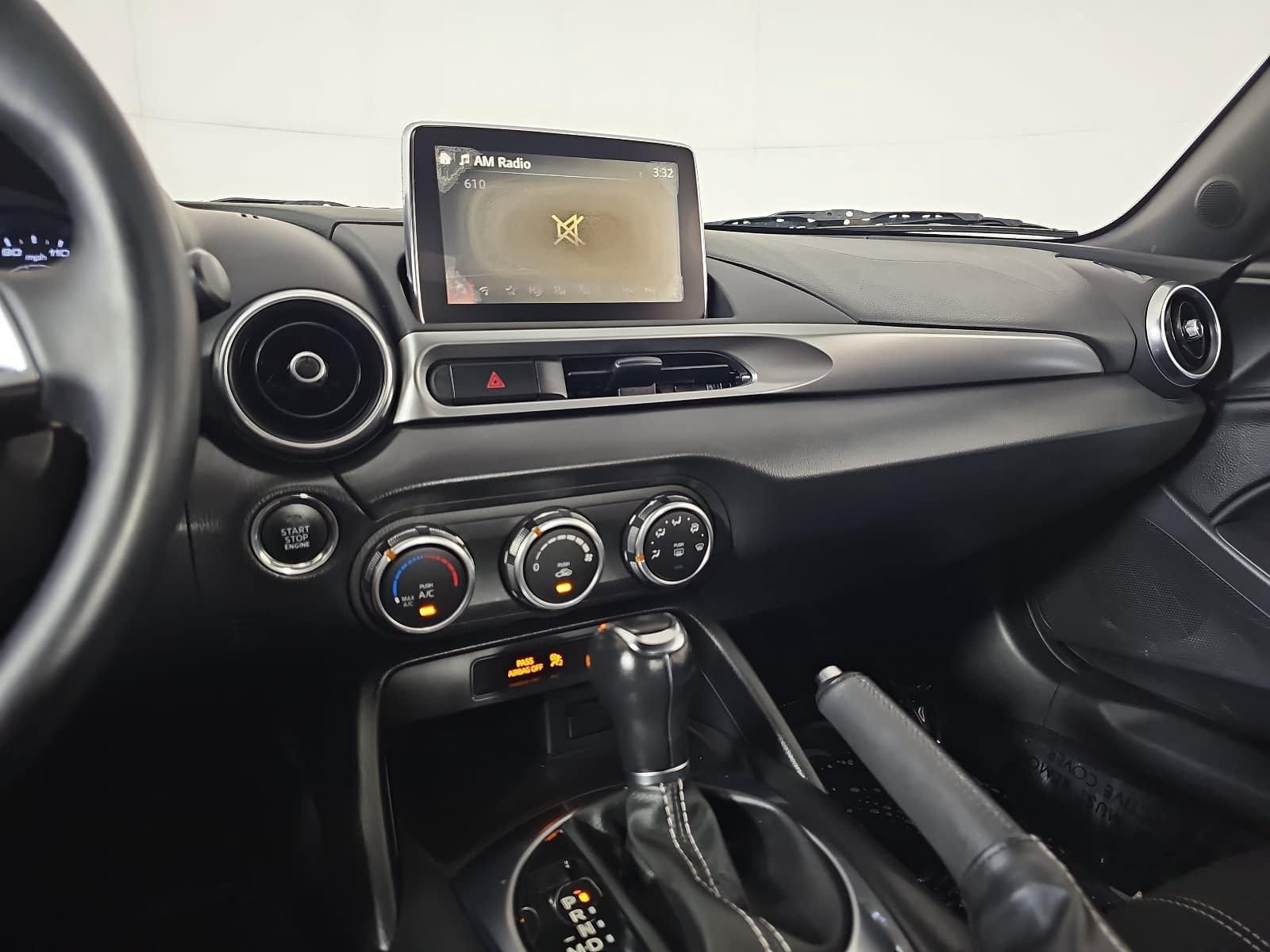 Used 2018 FIAT 124 Spider Classica w/ Technology & Siriusxm Group RWD image 16
