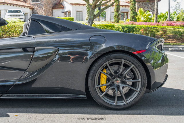 Used 2018 McLaren 570S Spider image 5