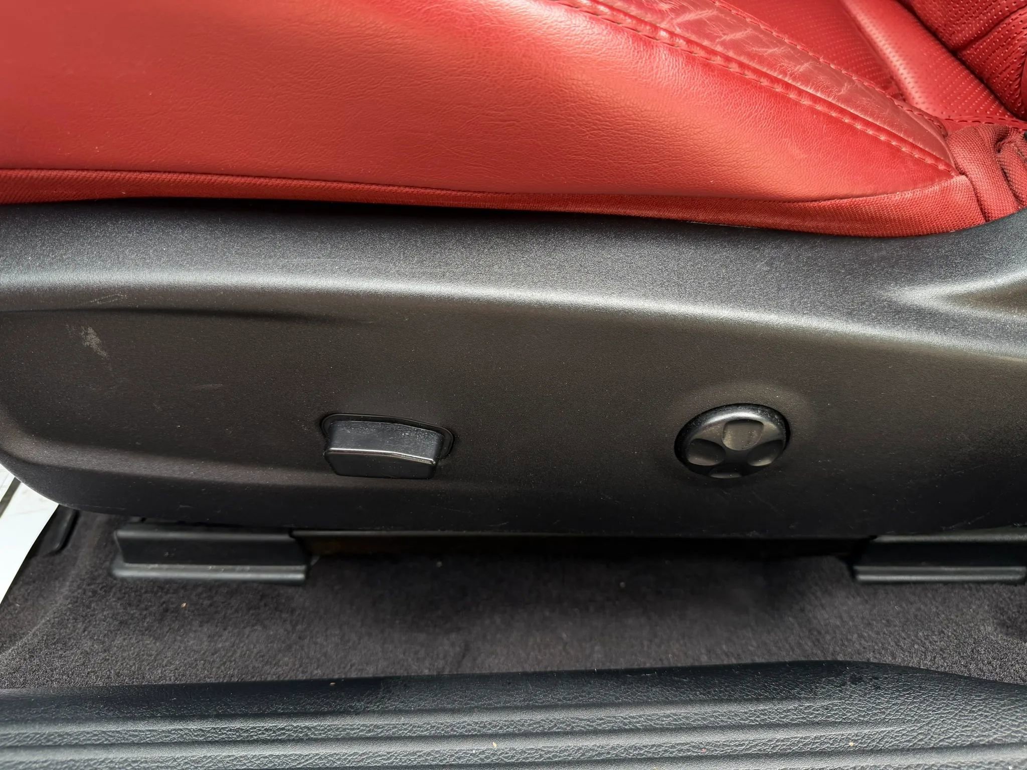 Used 2018 Dodge Challenger R/T Plus image 18