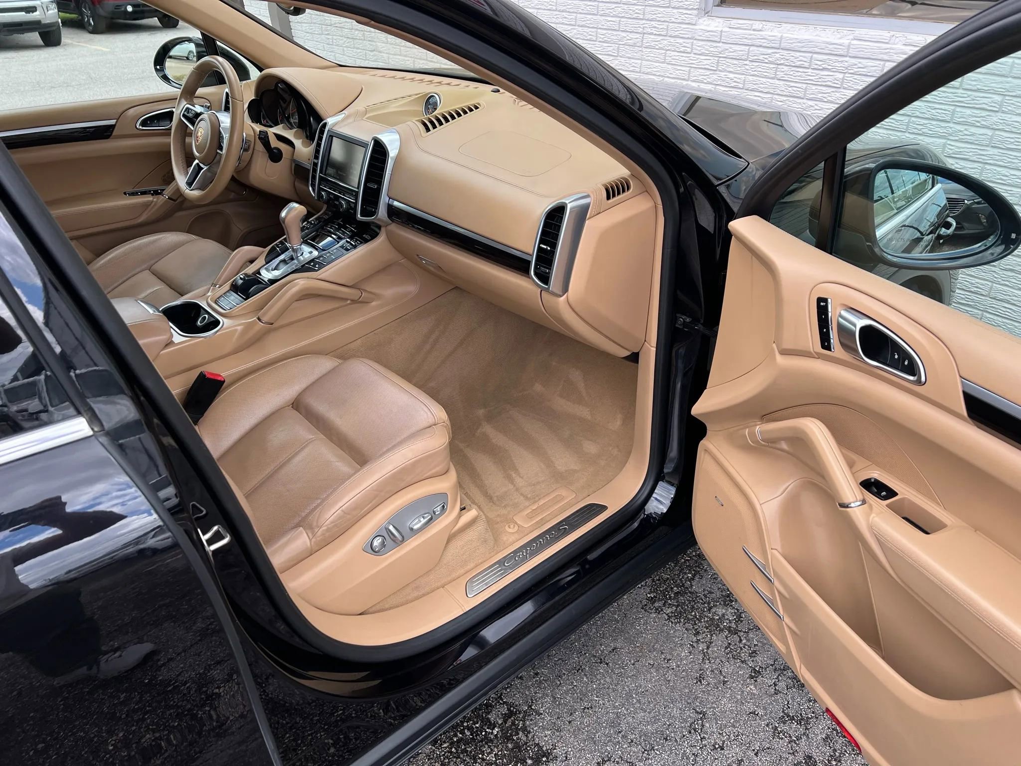 Used 2015 Porsche Cayenne S AWD/4WD image 25