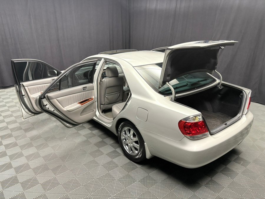 Used 2006 Toyota Camry XLE FWD Sedan 3.0L 6-Cyl image 19