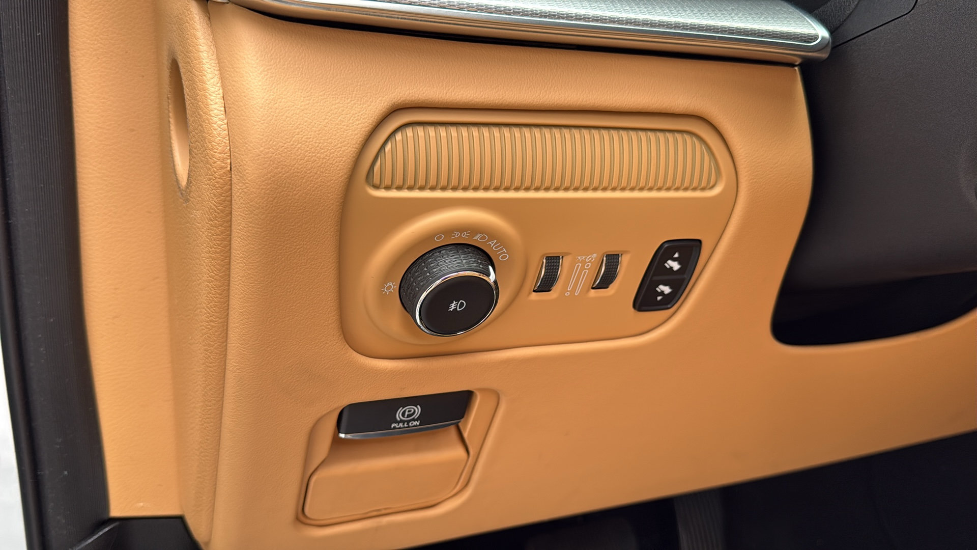 Used 2023 Jeep Grand Wagoneer Series III AWD/4WD image 12