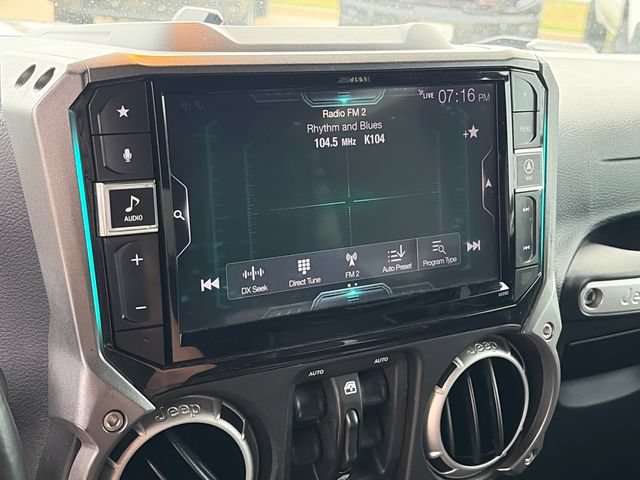 Used 2018 Jeep Wrangler Unlimited Rubicon w/ Connectivity Group AWD/4WD image 22