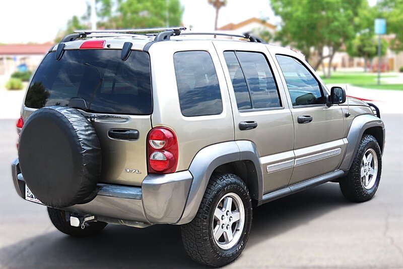 Used 2006 Jeep Liberty Sport AWD/4WD image 6