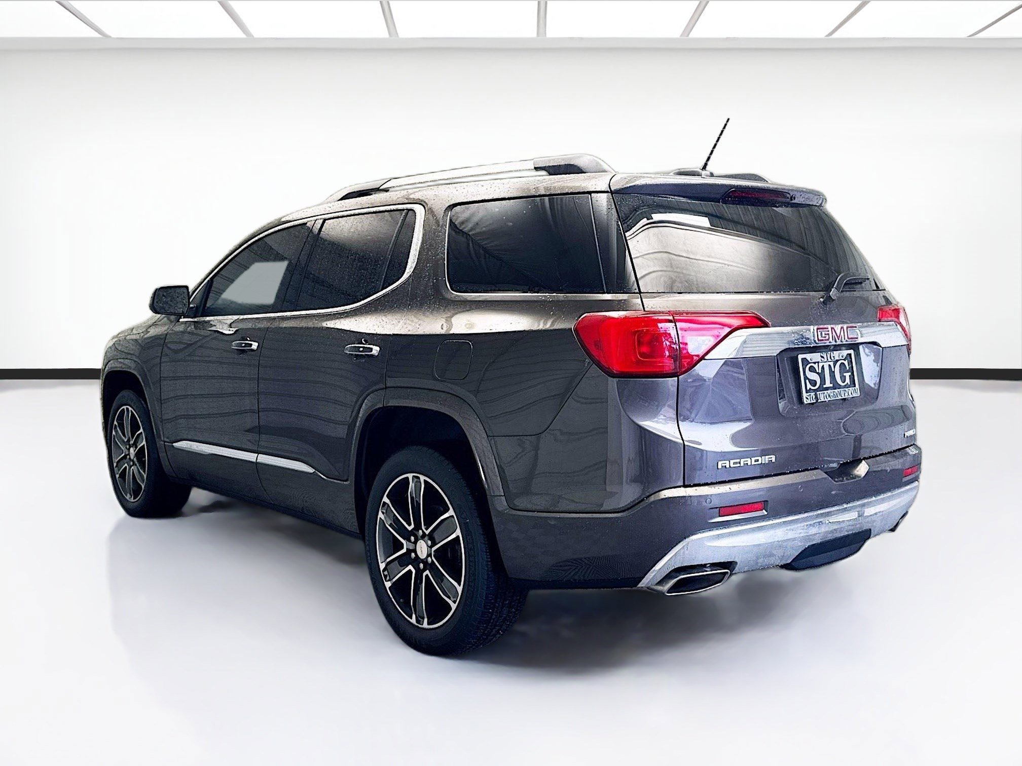 Used 2019 GMC Acadia Denali image 6