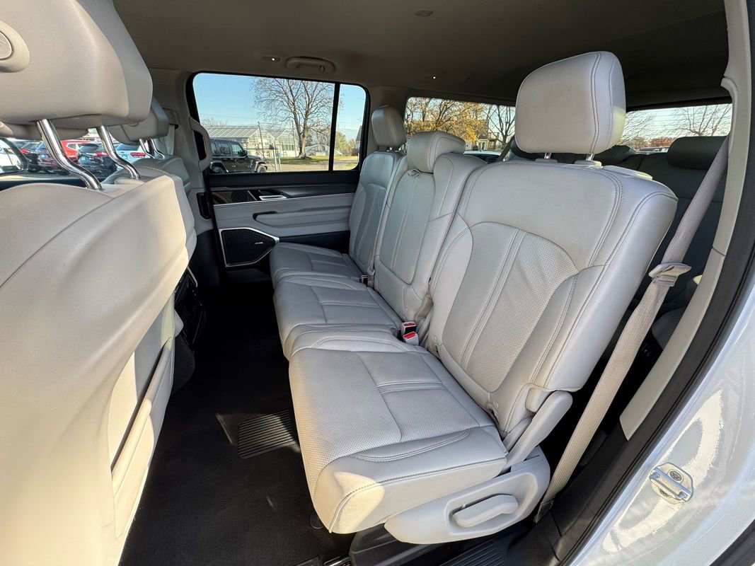 Used 2024 Jeep Wagoneer L Series II w/ Flexible Seating Group image 22