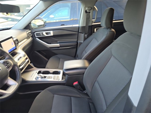 Used 2022 Ford Explorer XLT image 16