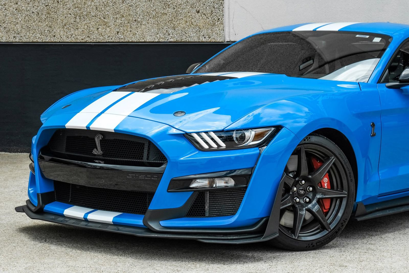 Used 2022 Ford Mustang Shelby GT500 w/ Carbon Fiber Track Pack RWD image 4