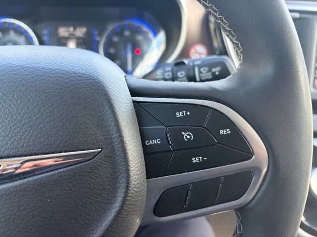 Used 2022 Chrysler Voyager LX image 27