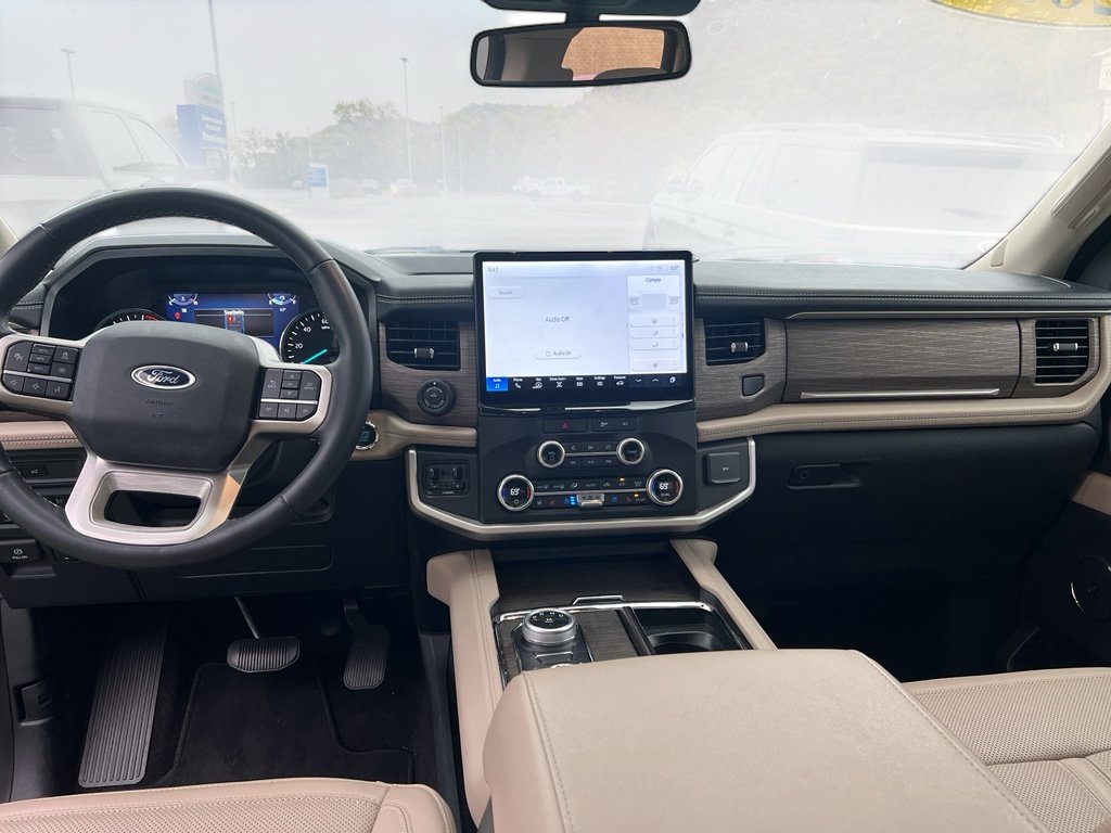 Used 2023 Ford Expedition Limited image 6