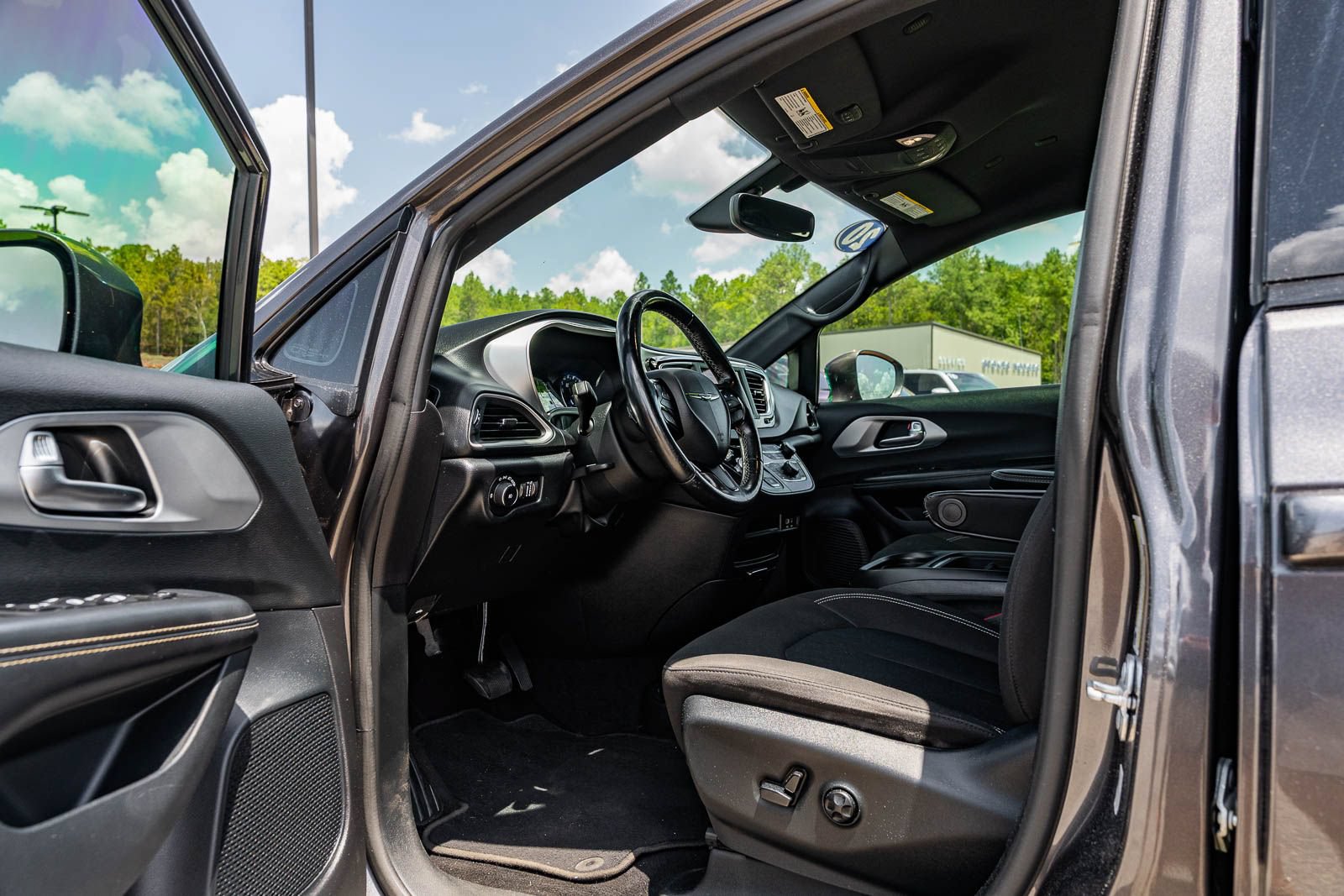 Used 2020 Chrysler Pacifica Touring w/ S Appearance Package FWD image 21