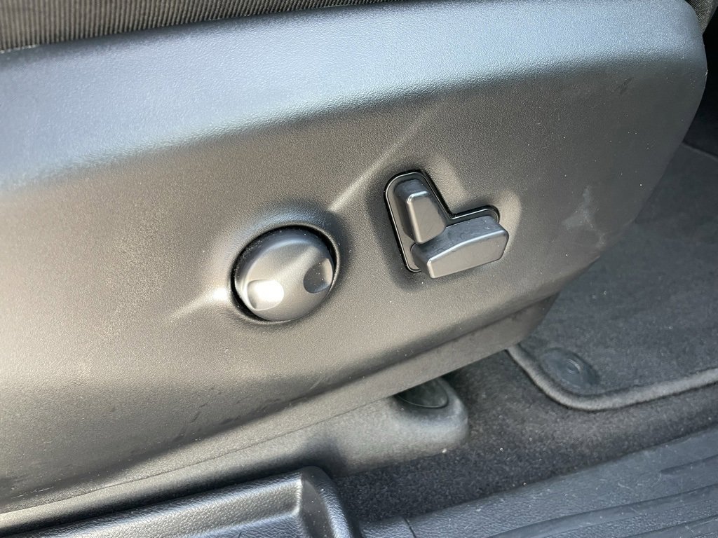 Used 2025 Chrysler Pacifica Limited image 59