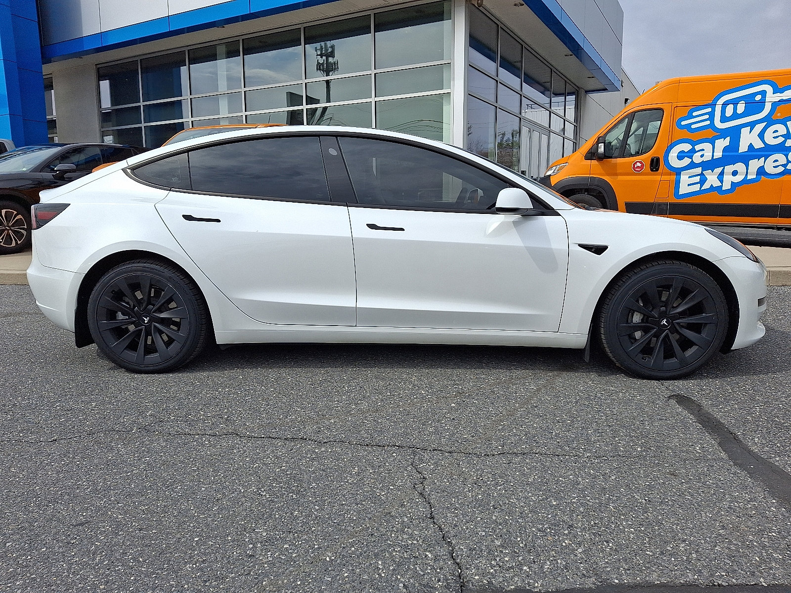 Used 2023 Tesla Model 3 Standard Range image 8