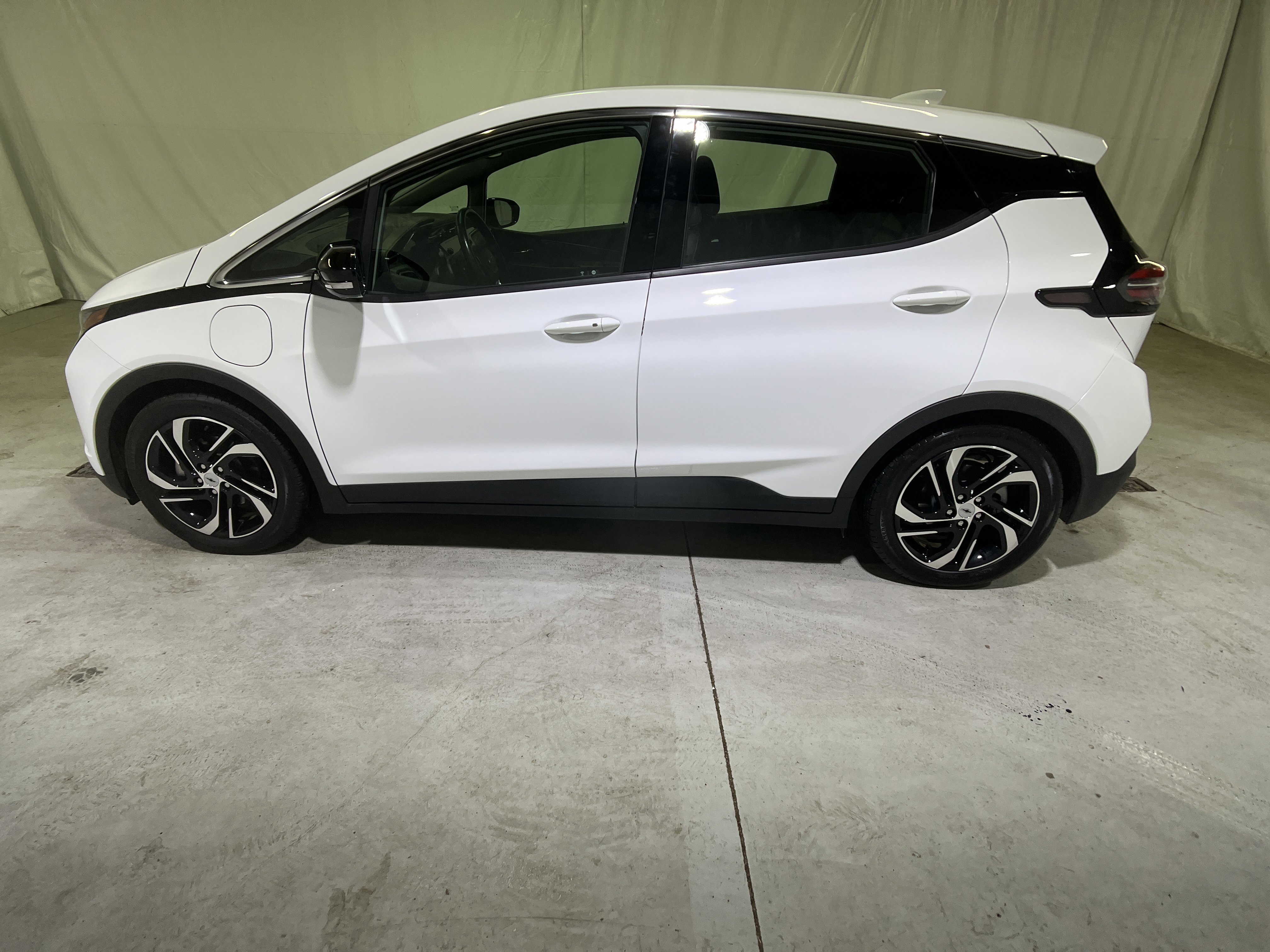 Certified 2023 Chevrolet Bolt LT w/ Infotainment Package image 9