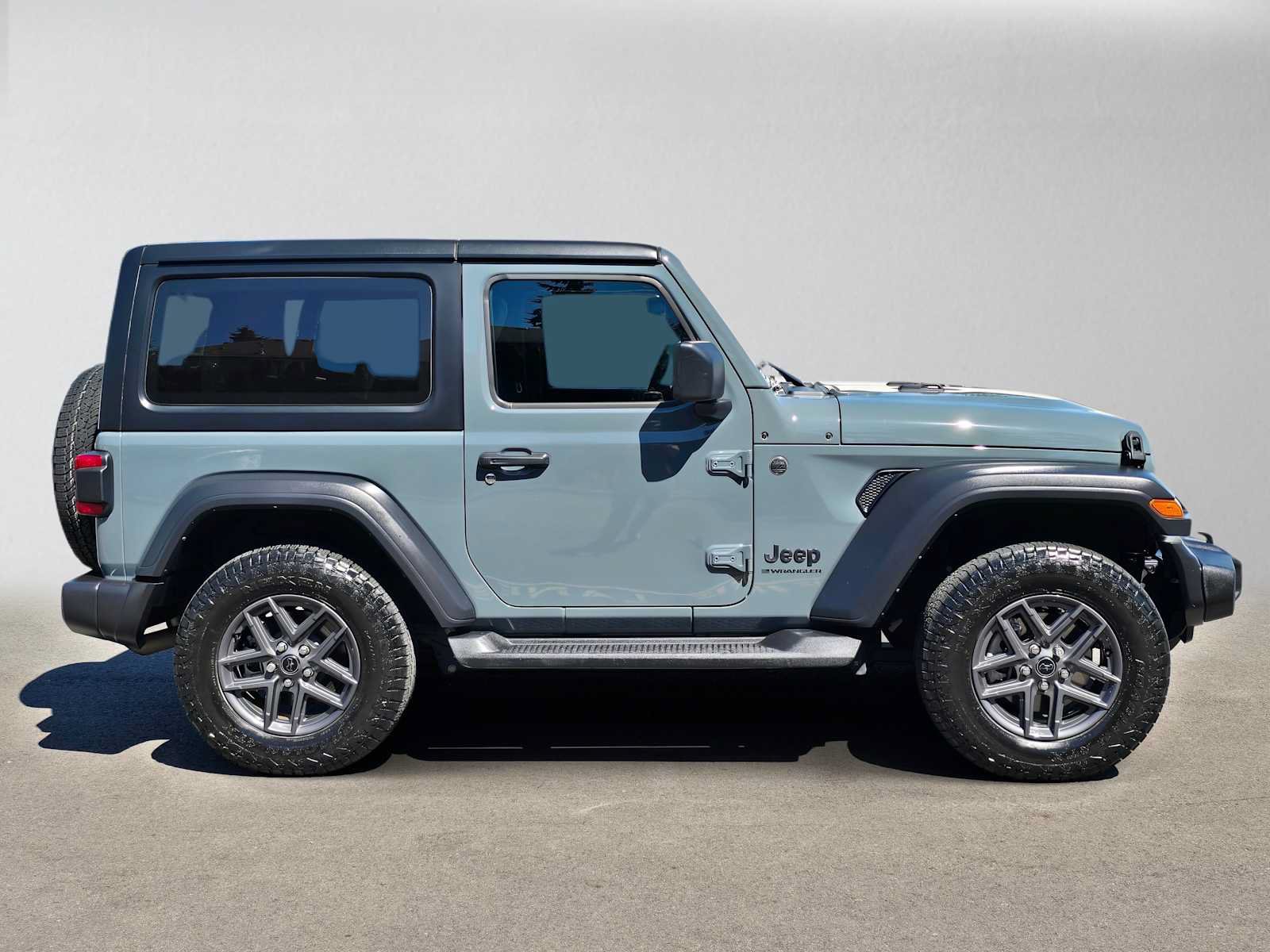 Used 2024 Jeep Wrangler Sport AWD/4WD image 2
