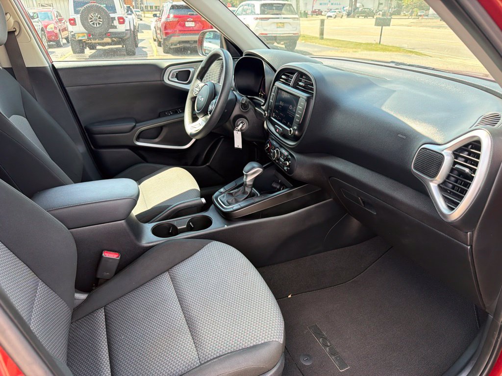 Used 2024 Kia Soul LX w/ Option Group 015 FWD image 18