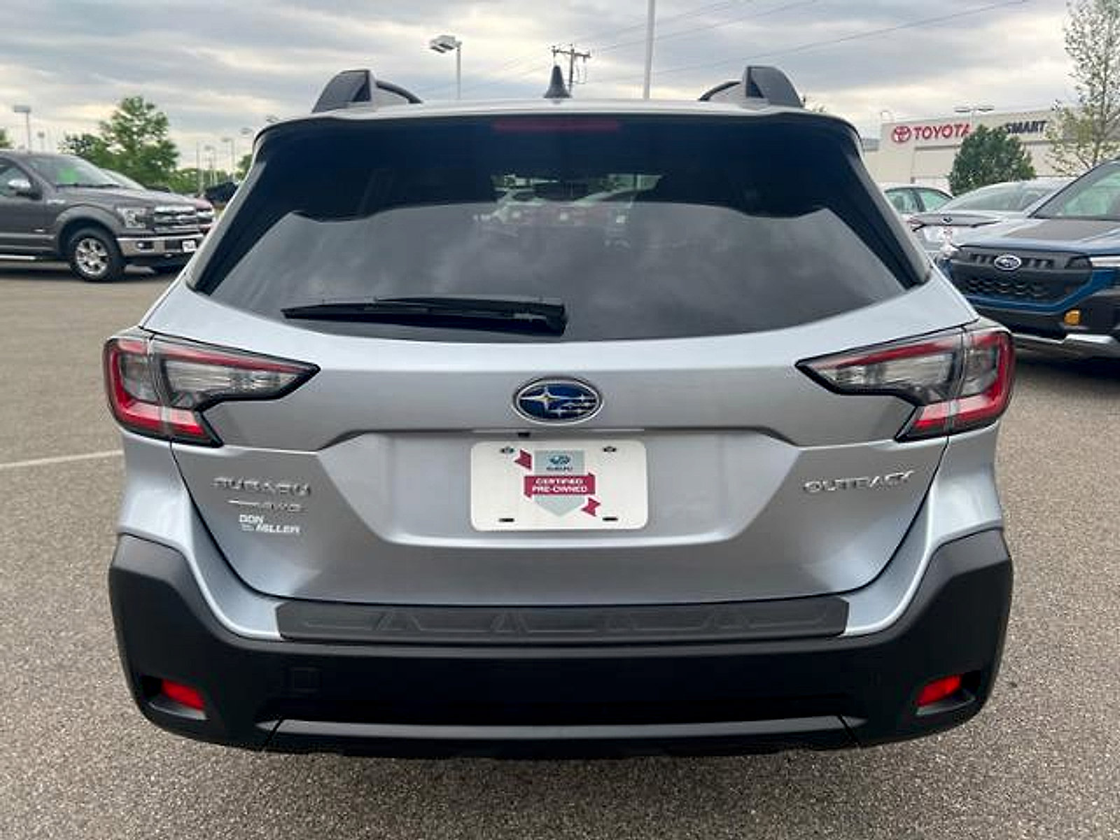 Certified 2025 Subaru Outback Premium AWD/4WD image 6